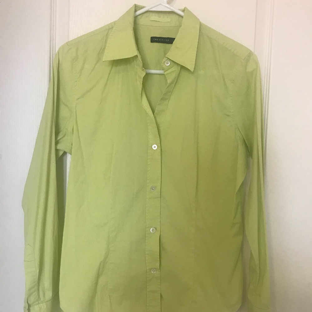 Limited Green Long Sleeve Button Down Blouse 🍀